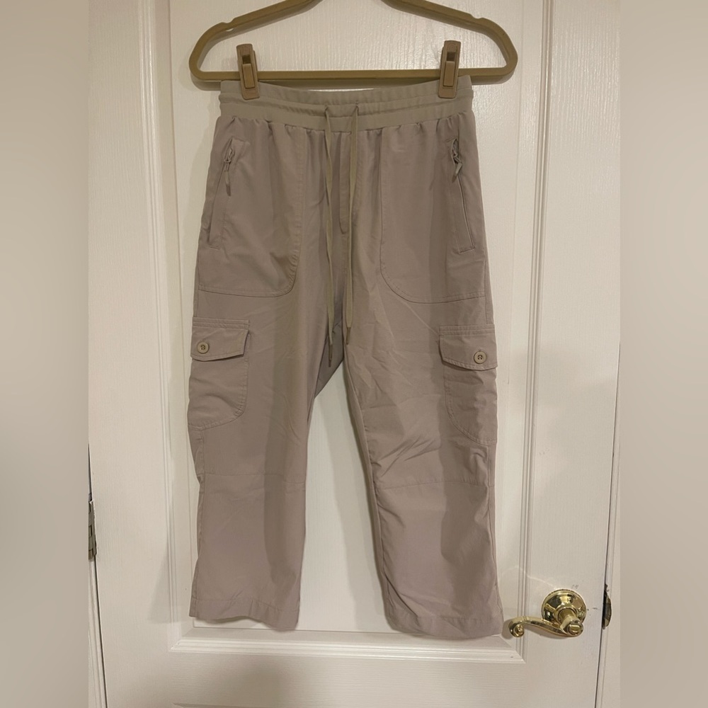 LJBJN beige cargo pants/capris